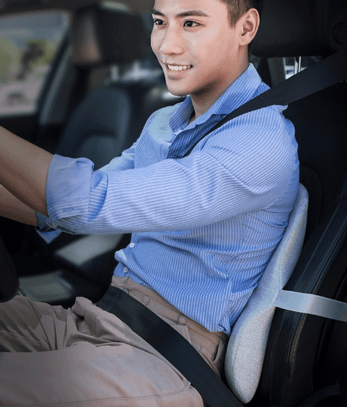 Использование подушки Xiaomi Aika Graphene Car Waist во время вождения